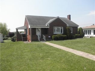121 Highfield Rd, Butler, PA 16001