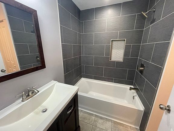 5th image of 449 W 2nd St