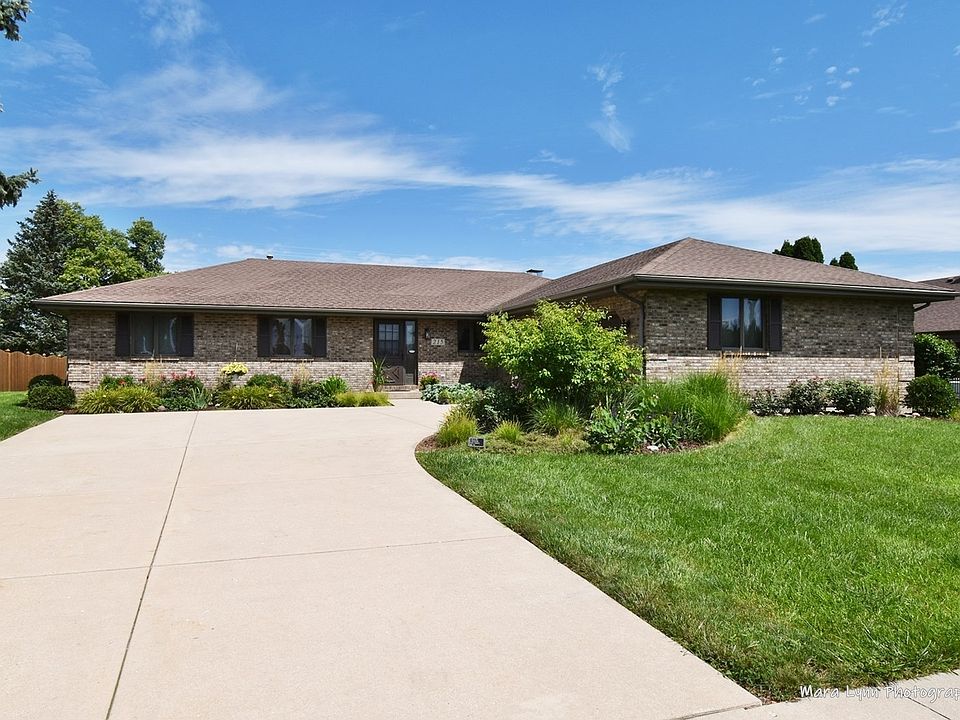 1st image of 215 Heritage Dr