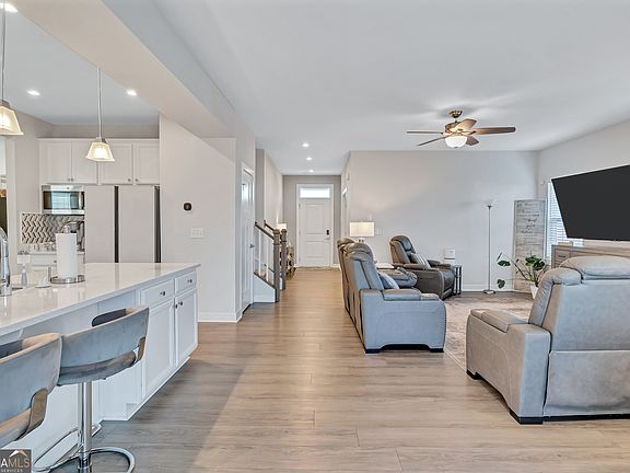 5th image of 517 Daffodil Ln