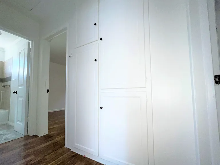 2085 Franklin Ave — Photo 10