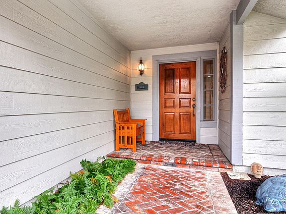 2nd image of 2976 Falconberg Dr