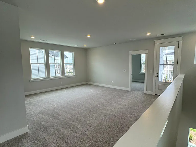 184 Ashworth Dr — Photo 17