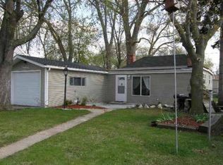 45 Fairfax Rd, Fox Lake, IL 60020