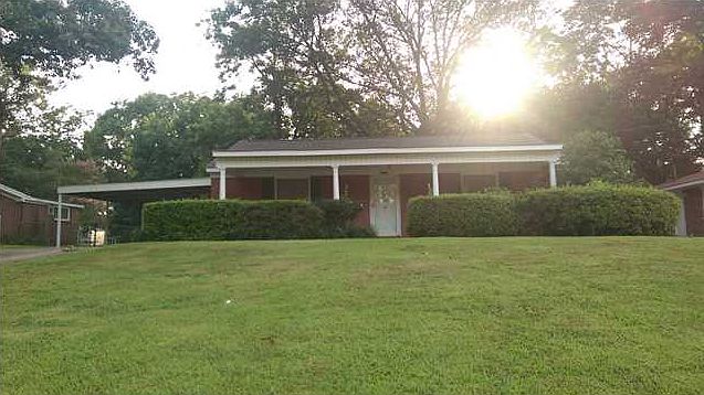 1st image of 1124 Lakewood Dr