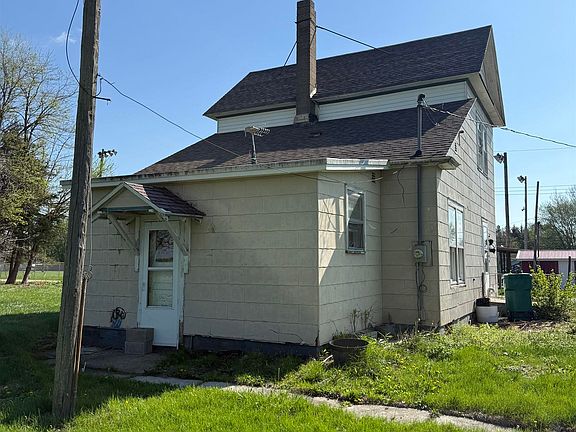 4th image of 221 N Bernadotte St