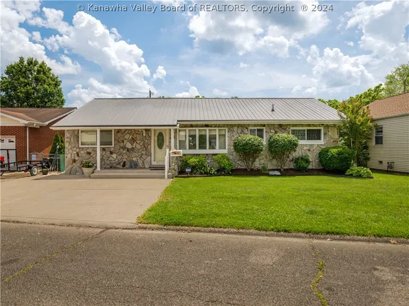 2015 McKinley Ave, Saint Albans, WV 25177