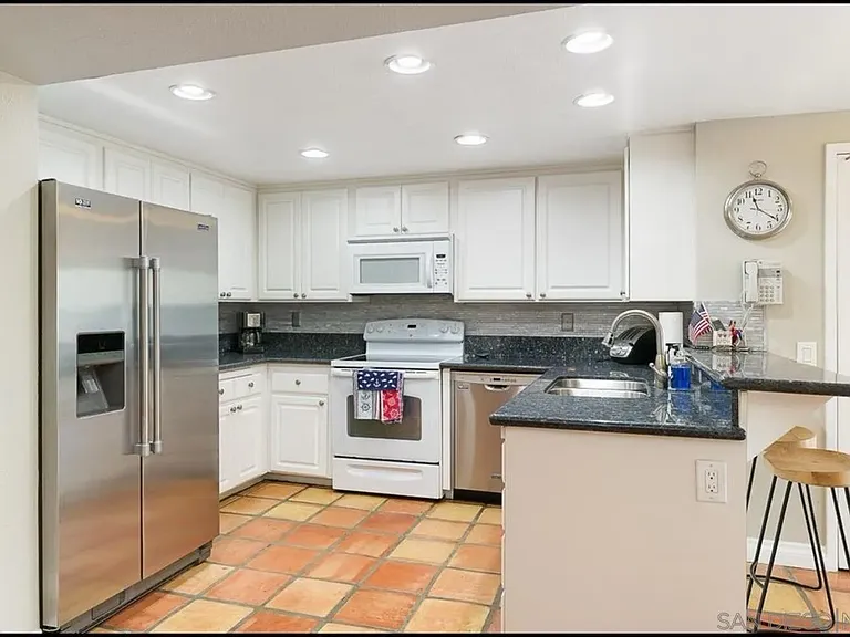 41 Kingston Ct — Photo 3