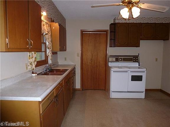 5th image of 201 Norman Dr