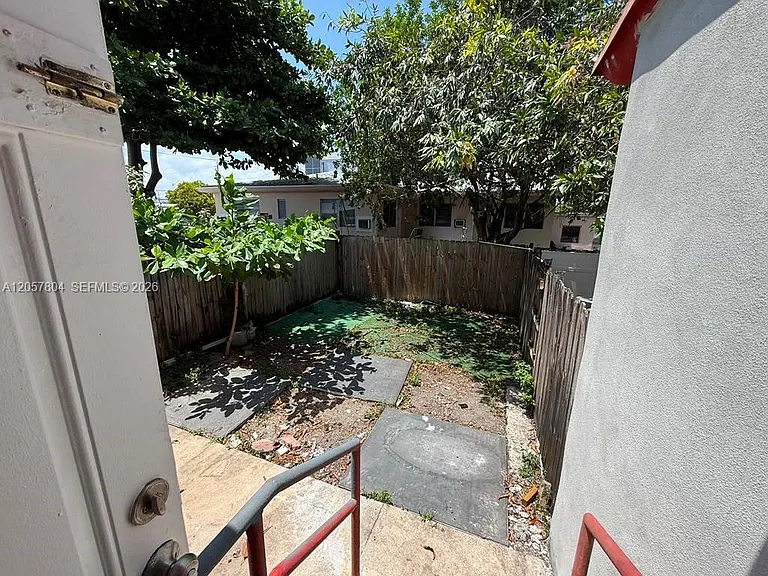 3129 SW 9th St #2 — Photo 8