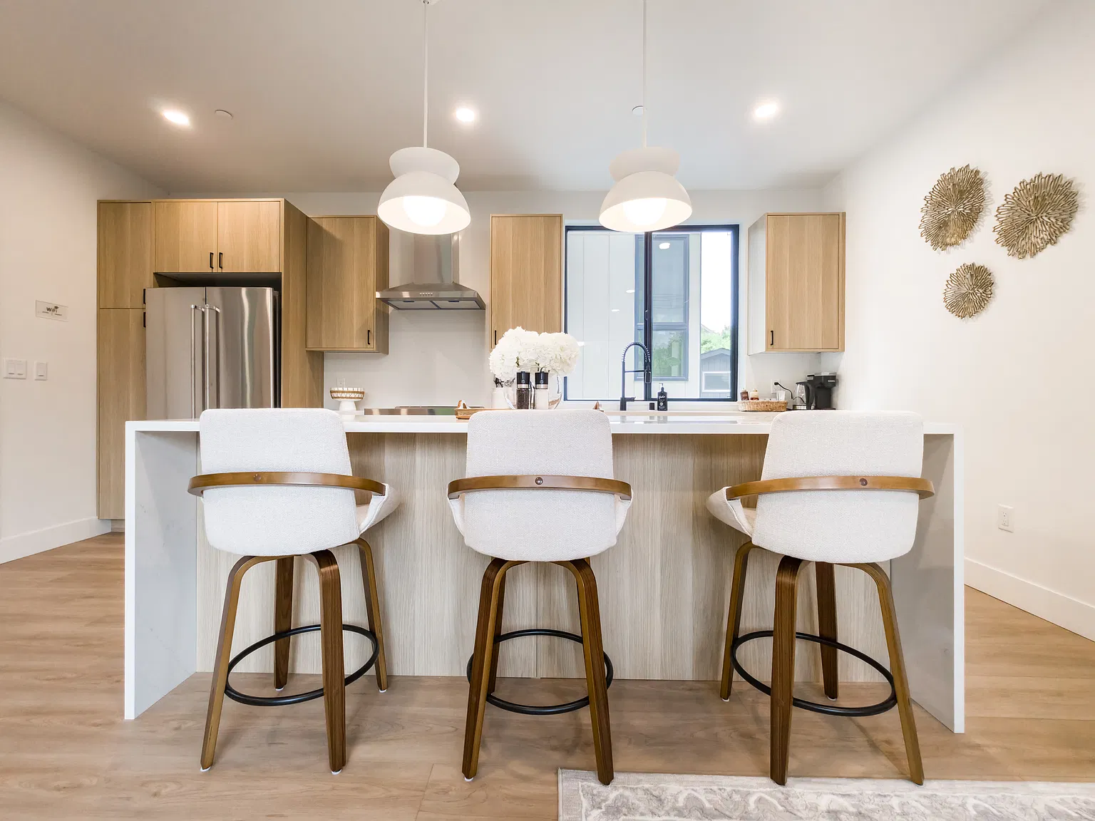 2 bed, 2.5 bath, 1250 sqft, $3,800 — Photo 3