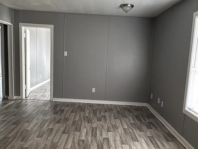 1907 Avenue C #4 — Photo 4