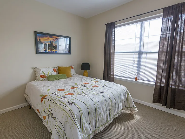 Tenth & College Horizons Apartments — Photo 37
