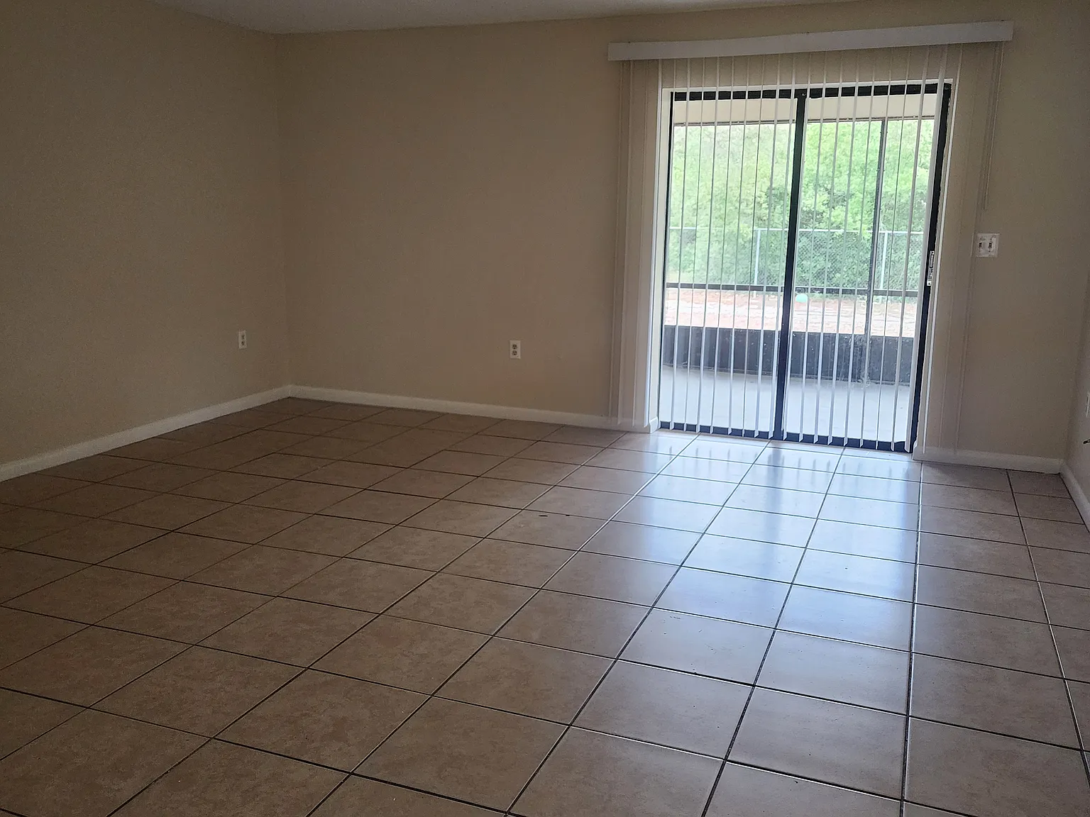 2 bed, 1000 sqft, $850 — Photo 2