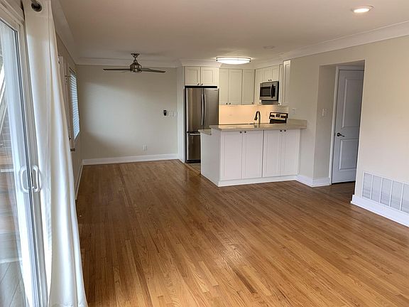 5th image of 55 Roque Moraes Ct APT 3