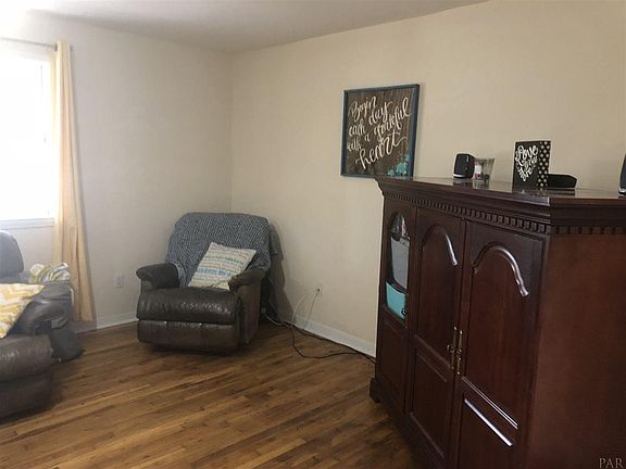 3rd image of 820 E Johnson Ave