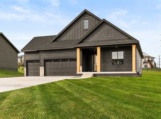 5624 163rd St, Urbandale, IA 50323