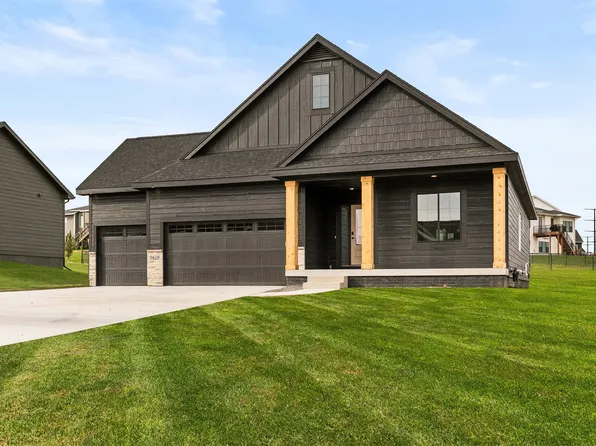 5624 163rd St, Urbandale, IA 50323