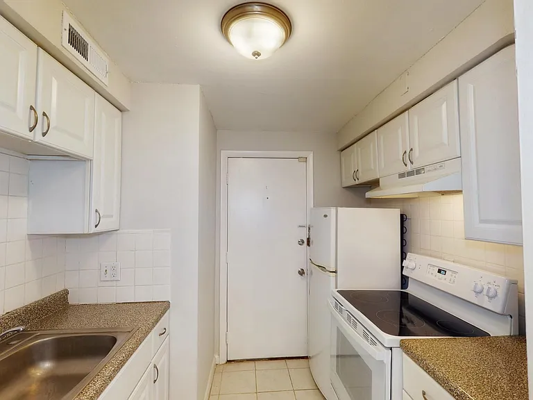 502 Oak St #7 — Photo 4