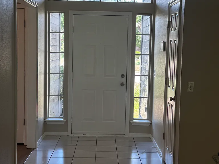 223 N Valley Dr — Photo 17