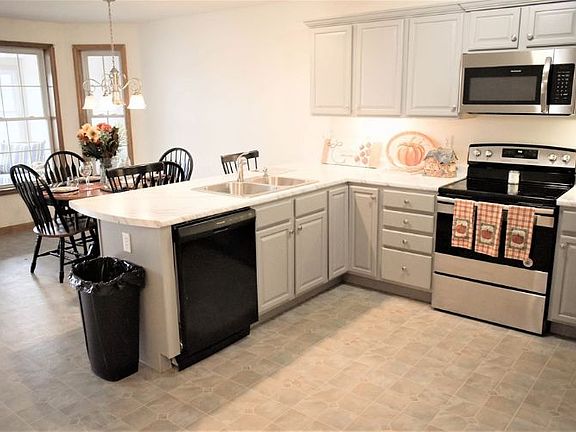 5th image of 28 Christine Dr #28
