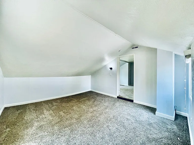 1403 S 99th St — Photo 13