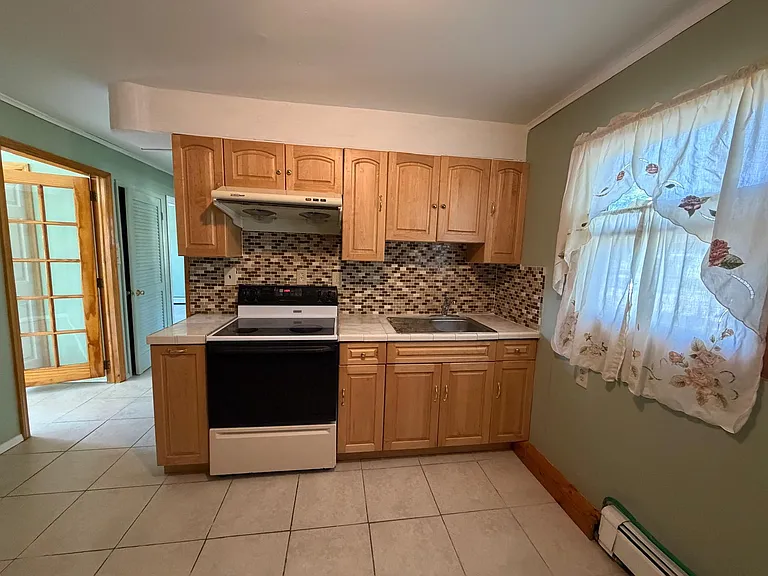Red Maple Dr N — Photo 1