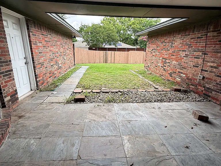 2425 Coleshire Dr — Photo 37
