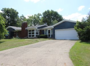13821 Sunset Ridge Rd, Woodstock, IL 60098