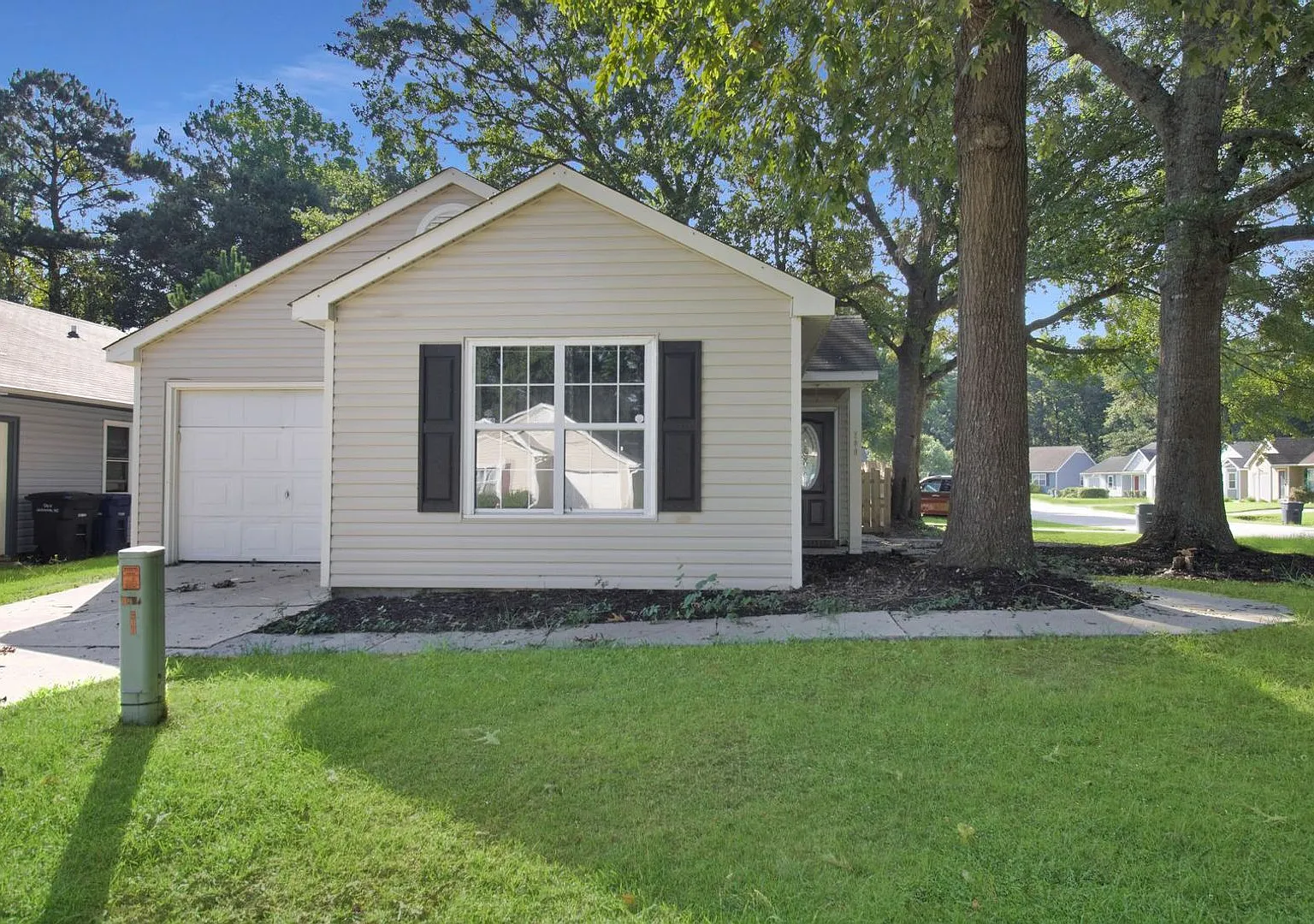 Fenced in 3 Bedroom Home Close to Base! — Photo 1