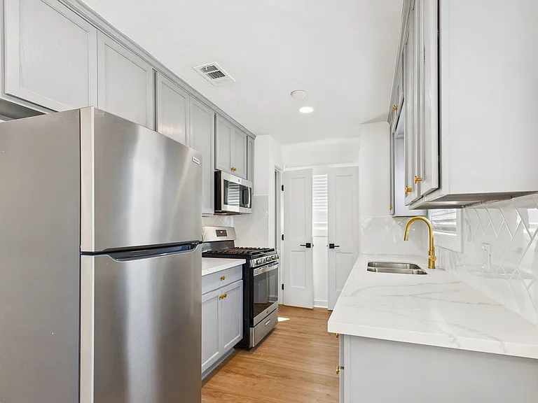 607 Foch St #C — Photo 6