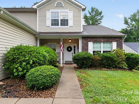 3rd image of 714 Rocky Grove Gln