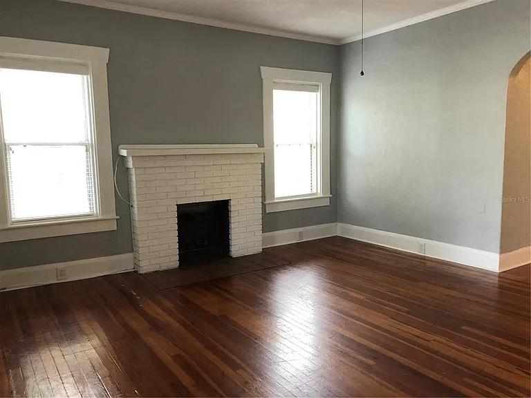 1209 E Comanche Ave — Photo 5