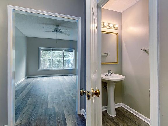 5th image of 207 Vinings Forest Cir SE