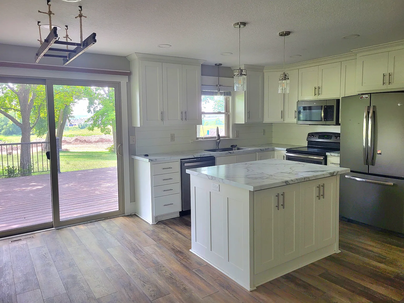 4 bed, 2054 sqft, $2,850 — Photo 4