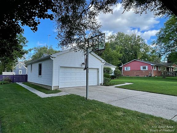 3rd image of 2435 Grant Dr