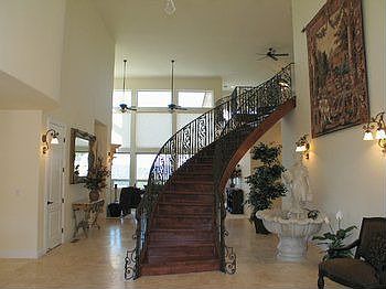 Suspended staircase