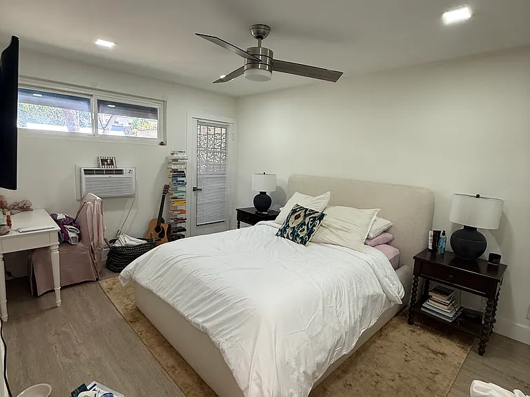 1045 N Edinburgh Ave #4 — Photo 12