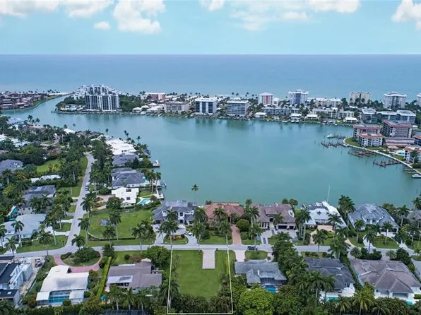 2750 Leeward LN, NAPLES, FL 34103