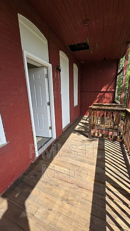 1 bed, 1.0 bath, 886 sqft, $985 — Photo 2