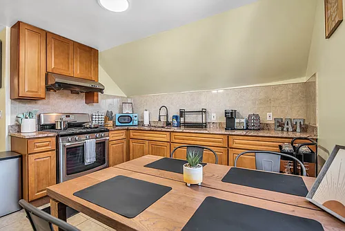 31 Canner St Photo 1