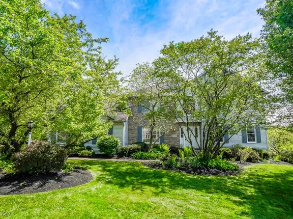 6202 Rockside Cir NW, Canton, OH 44718