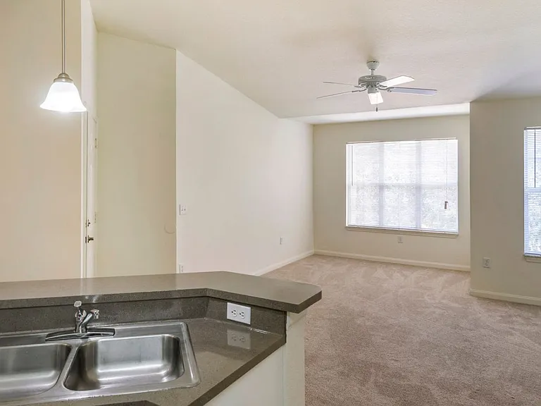Woodridge Apartments — Photo 21