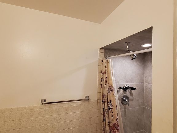 4th image of 1932 Meadow Dr #3