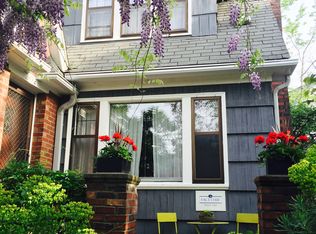 2412 N 77th St, Seattle, WA 98103