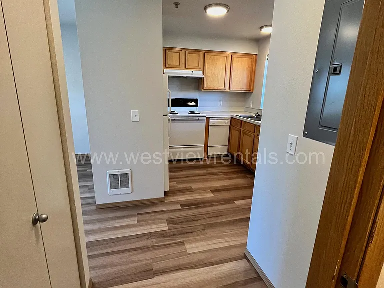 135-139 Prince Ave — Photo 231