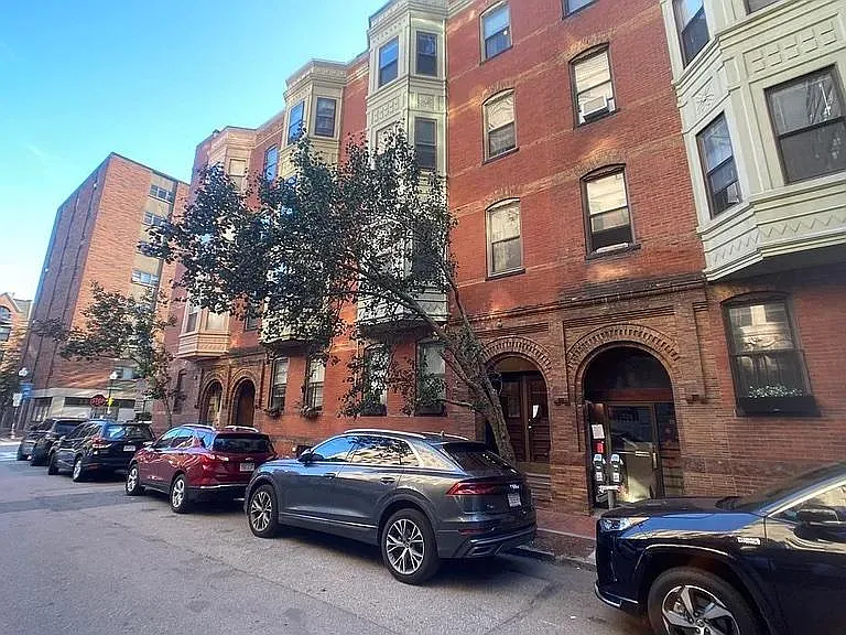 15 Garrison St #4 — Photo 1