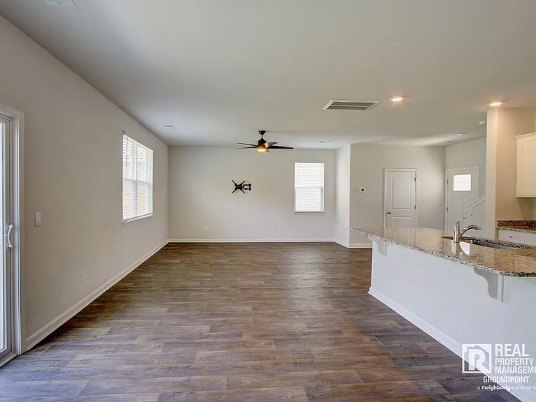 298 Watersglen Dr — Photo 11