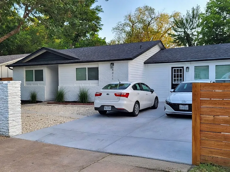 4411 Dovewood Dr — Photo 3