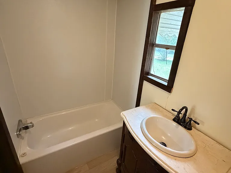 247 Park Cir — Photo 4